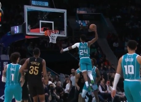 kaiyun-石破天惊！布兰登·米勒中路突击 起飞滑翔满弓战斧暴力虐筐